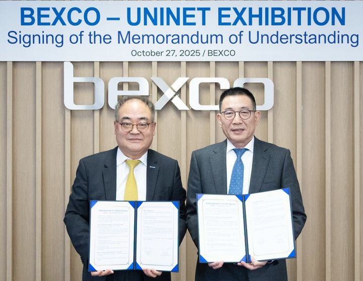 [부산=뉴시스] 부산 전시·컨벤션센터인 '벡스코'는 싱가포르 전시 주관사인 '유니넷 엑스비션'(Uninet Exhibition Pte. Ltd.)과 전시사업 협력을 위한 업무협약(MOU)을 체결했다고 29일 밝혔다. (사진=벡스코 제공) 2025.10.29. photo@newsis.com *재판매 및 DB 금지