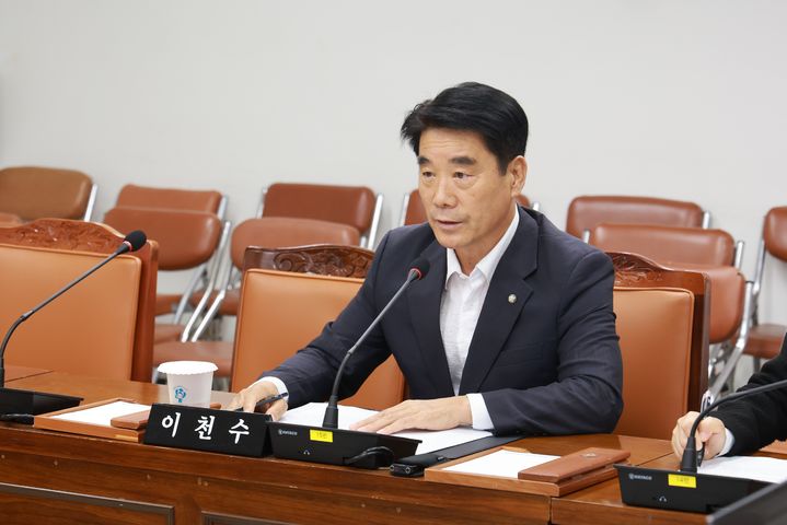 [창원=뉴시스] 강경국 기자 = 이천수 경남 창원시의원. (사진=창원시청 제공). 2025.10.29. photo@newsis.com *재판매 및 DB 금지