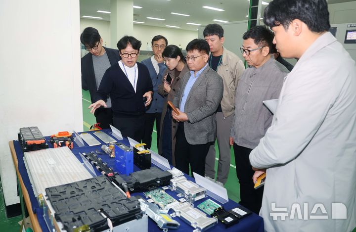 [천안=뉴시스]한자연은 국내 자동차업계의 자생력 확보와 산업육성을 위해 정부와 업체가 힘을 모아 설립한 기관으로 연구개발, 기술지원, 시험인증, 기술교육, 미래차 인력양성 등 다양한 자동차 산업 육성을 위한 지원을 수행하고 있다.(사진=한자연 제공)