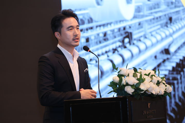 지난달 29일 김익환 한세실업 부회장이 베트남 호찌민에서 열린 '2025 글로벌 기업설명회'에서 발표하고 있다.(사진=한세예스24홀딩스 제공) *재판매 및 DB 금지