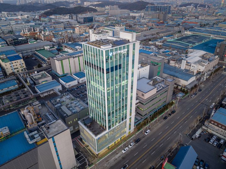 [서울=뉴시스] 에스티팜 반월 전경 (사진=에스티팜 제공) 2025.10.29. photo@newsis.com *재판매 및 DB 금지