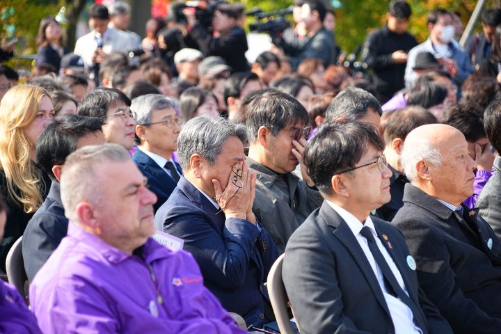 이태원 참사 기억식에서 눈물 흘리는 강기정 광주시장. (사진=광주시 제공) *재판매 및 DB 금지