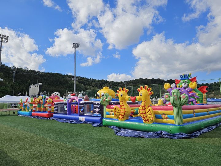 [강릉=뉴시스] 강릉시가 강릉커피축제 기간 중에 안목해변에서 운영할 키즈 놀이터 모습.(사진=강릉시 제공)photo@newsis.com *재판매 및 DB 금지