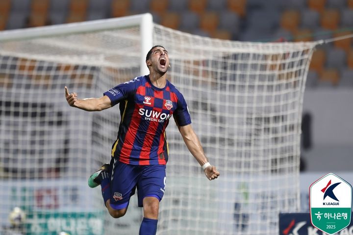 [서울=뉴시스] 프로축구 K리그1 수원FC의 싸박. (사진=한국프로축구연맹 제공) *재판매 및 DB 금지