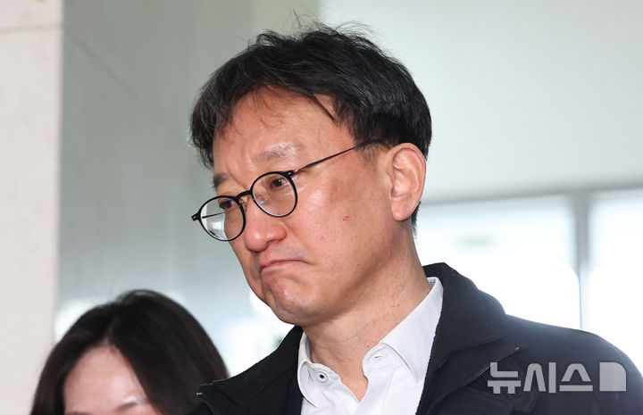 [서울=뉴시스] 최진석 기자 = 송창진 전 고위공직자범죄수사처(공수처) 부장검사가 29일 오전 서울 서초구 순직 해병 특별검사팀 사무실로 소환 조사에 출석하고 있다. 2025.10.29. myjs@newsis.com