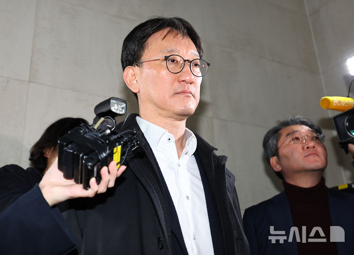 [서울=뉴시스] 최진석 기자 = 송창진 전 고위공직자범죄수사처(공수처) 부장검사가 29일 오전 서울 서초구 순직 해병 특별검사팀 사무실로 소환 조사에 출석하고 있다. 2025.10.29. myjs@newsis.com