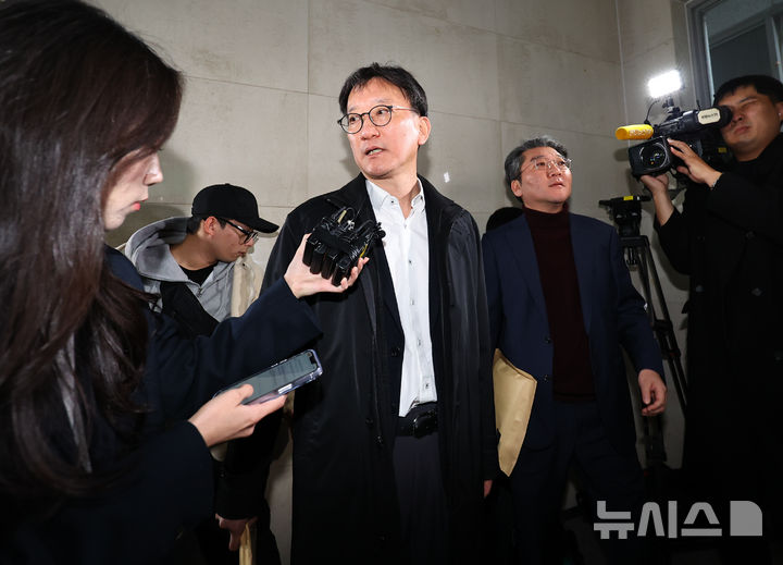 [서울=뉴시스] 최진석 기자 = 송창진 전 고위공직자범죄수사처(공수처) 부장검사가 29일 오전 서울 서초구 순직 해병 특별검사팀 사무실로 소환 조사에 출석하고 있다. 2025.10.29. myjs@newsis.com