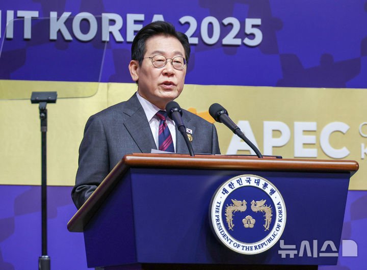 [경주=뉴시스] 고범준 기자 = 이재명 대통령이 29일 경북 경주예술의전당에서 열린 아시아태평양경제협력체(APEC) CEO 써밋에서 특별연설을 하고 있다. (대통령실통신사진기자단) 2025.10.29. bjko@newsis.com