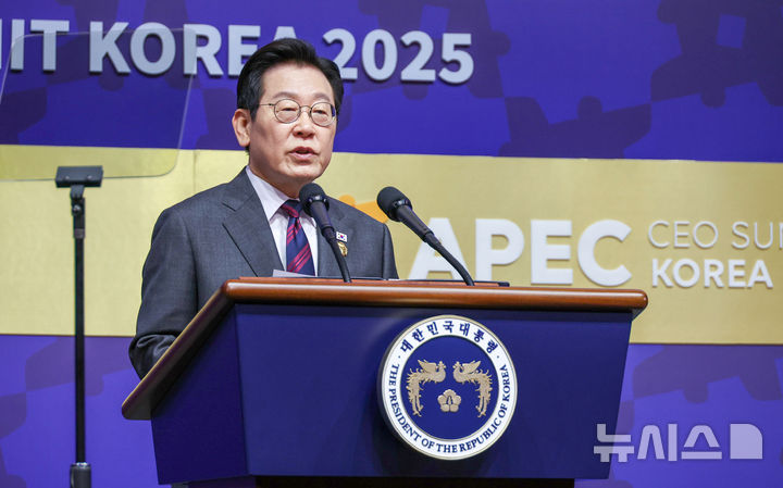 [경주=뉴시스] 고범준 기자 = 이재명 대통령이 29일 경북 경주예술의전당에서 열린 아시아태평양경제협력체(APEC) CEO 써밋에서 특별연설을 하고 있다. (대통령실통신사진기자단) 2025.10.29. bjko@newsis.com