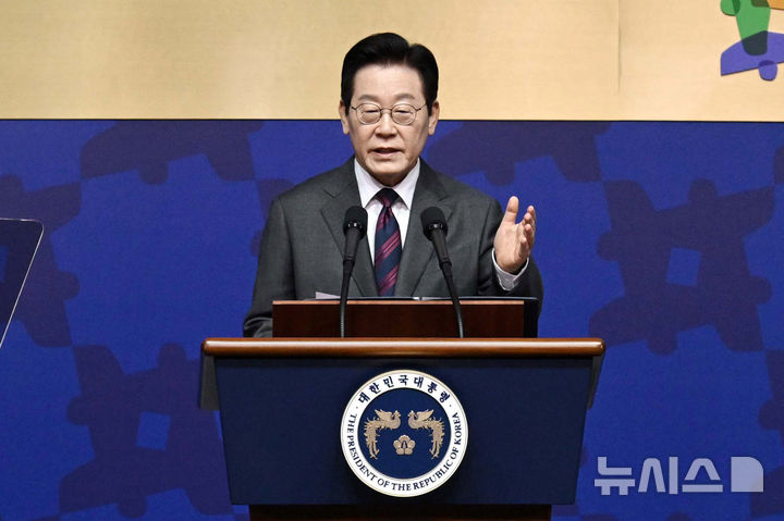 [경주=뉴시스] 추상철 기자 = 이재명 대통령이 29일 경북 경주예술의전당에서 열린 아시아태평양경제협력체(APEC) CEO 써밋에서 특별연설을 하고 있다. (공동취재) 2025.10.29. photo@newsis.com