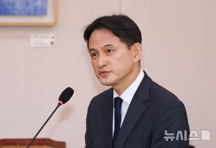 [서울=뉴시스] 고승민 기자 = 황성운 문화체육관광부 기조실장이 29일 서울 여의도 국회에서 열린 문화체육관광위원회의 문화체육관광부, 국가유산청 등 종합감사에서 의원 질의에 답하고 있다. 2025.10.29. kkssmm99@newsis.com