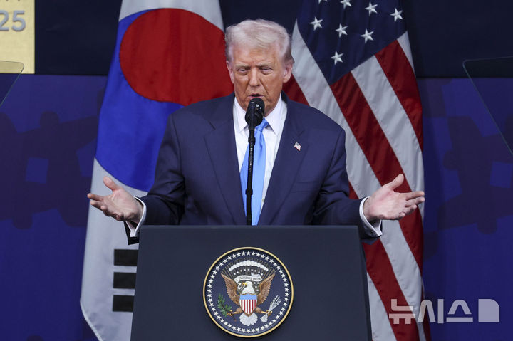 [경주=뉴시스] 추상철 기자 = 도널드 트럼프 미국 대통령이 29일 경북 경주예술의전당에서 열린 아시아태평양경제협력체(APEC) CEO 써밋에서 특별연설을 하고 있다. (공동취재) 2025.10.29. photo@newsis.com
