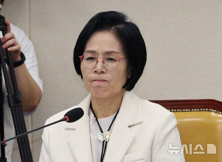 [서울=뉴시스] 김금보 기자 = 최민희 국회 과학기술정보방송통신위원회 위원장이 29일 오후 서울 여의도 국회에서 열린 과학기술정보방송통신위원회 국정감사에서 감사를 주재하고 있다. 2025.10.29. kgb@newsis.com