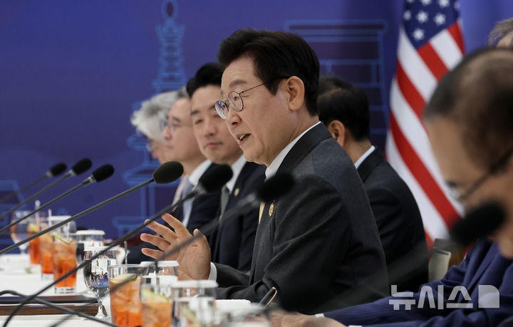 [경주=뉴시스] 최동준 기자 = 이재명 대통령이 29일 경북 경주박물관에서 도널드 트럼프 미국 대통령과 한미 정상회담을 하고 있다. 2025.10.29. photocdj@newsis.com