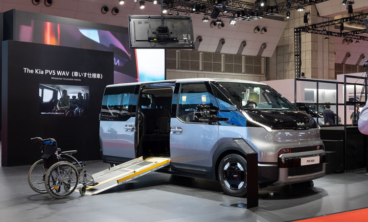 [서울=뉴시스] 지난해 10월29일 일본 도쿄 빅 사이트에서 열린 2025 재팬 모빌리티쇼에서 현지 최초로 공개된 기아 PV5 WAV 모델. (사진=기아 제공) 2025.10.29. photo@newsis.com *재판매 및 DB 금지