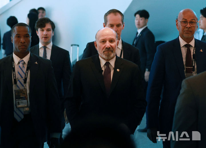 [경주=뉴시스] 추상철 기자 = 하워드 러트닉 미국 상무장관이 지난달 29일 경북 경주예술의전당에서 열린 한미 비즈니스 라운드 테이블에 참석하고 있다. (공동취재) 2025.11.24. photo@newsis.com