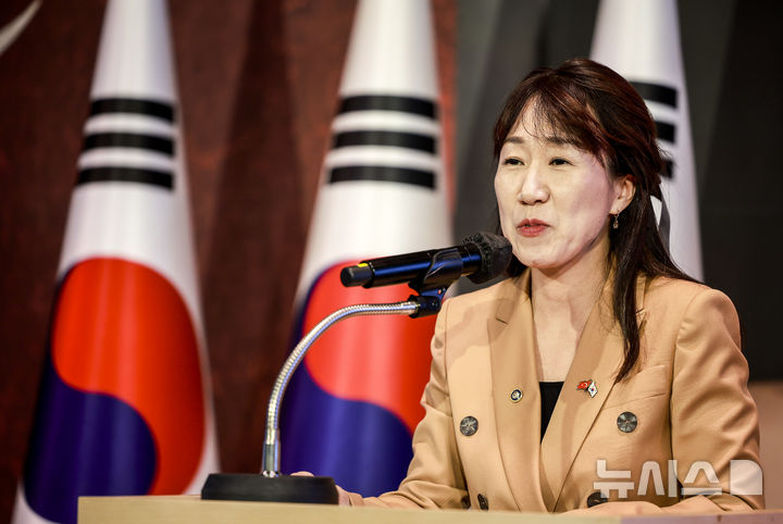 [서울=뉴시스] 정병혁 기자 = 강윤진 국가보훈부 차관이 29일 서울 중구 앰버서더 서울 풀만에서 열린 튀르키예 건국 102주년 기념 행사에서 축사를 하고 있다. 2025.10.29. jhope@newsis.com