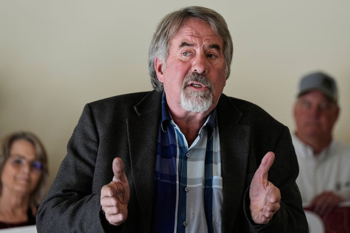 [치코=AP/뉴시스] 고(故) 더그 라말파 미국 연방 하원의원(캘리포니아)이 지난해 10월 29일(현지 시간) 캘리포니아 치코에서 기자회견 하는 모습. 라말파 의원은 6일 65세 일기로 별세했다. 2026.01.07.