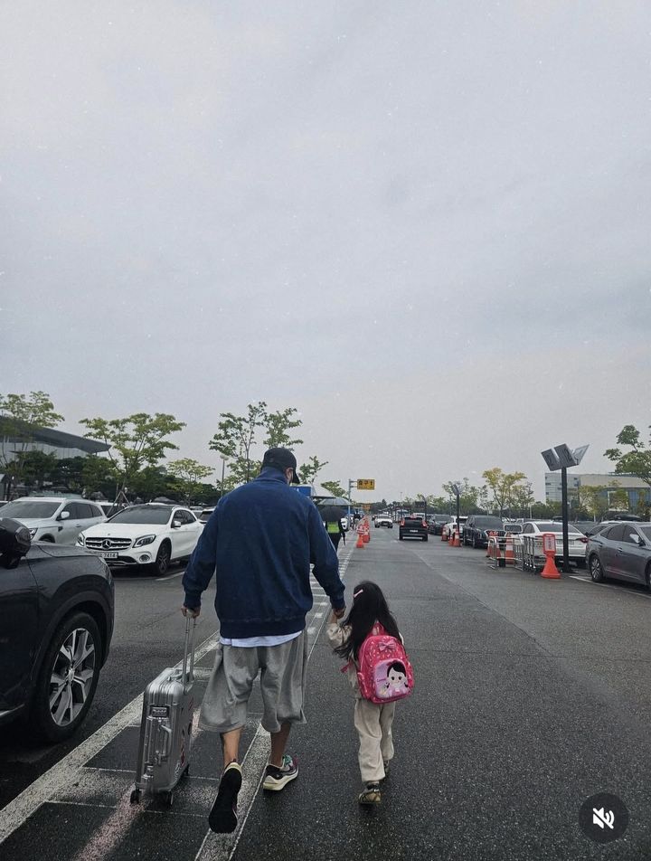 [서울=뉴시스] 가수 KCM이 딸과의 근황을 공개했다. (사진=KCM 인스타그램 캡처) 2025.10.29. photo@newsis.com *재판매 및 DB 금지