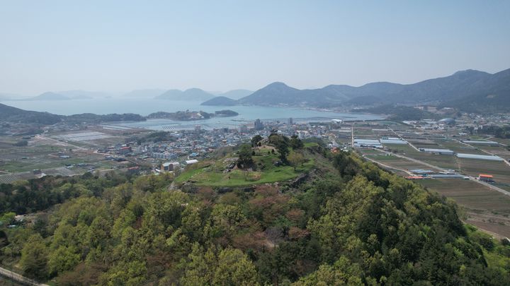 [서울=뉴시스] 거제 수정산성 (사진=국가유산청 제공) 2025.10.30. photo@newsis.com *재판매 및 DB 금지