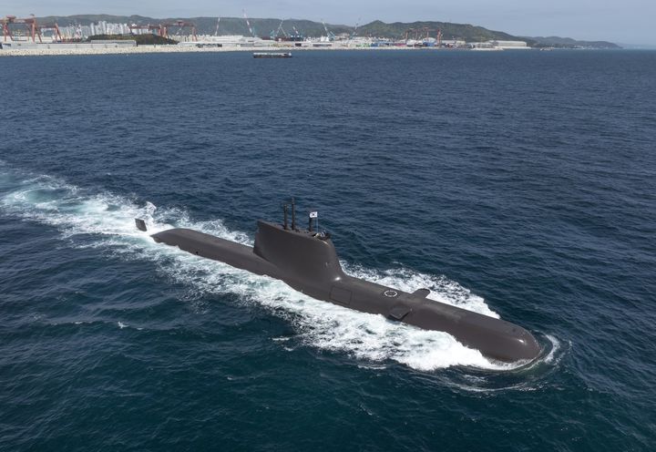 [서울=뉴시스] HD현대중공업이 건조해 2016년 대한민국 해군에 인도한 장보고-Ⅱ(214급) 잠수함 ‘윤봉길함’의 시운전 모습. (사진=HD현대중공업 제공) 2025.10.30. photo@newsis.com *재판매 및 DB 금지