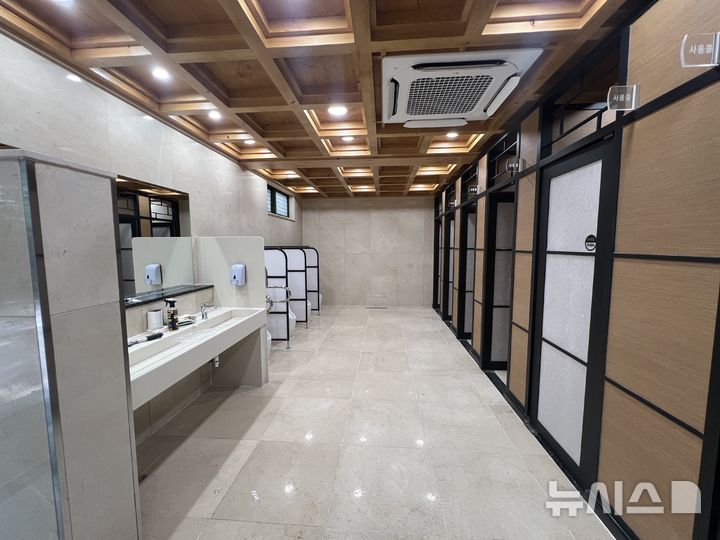 불국사 화장실 내부 