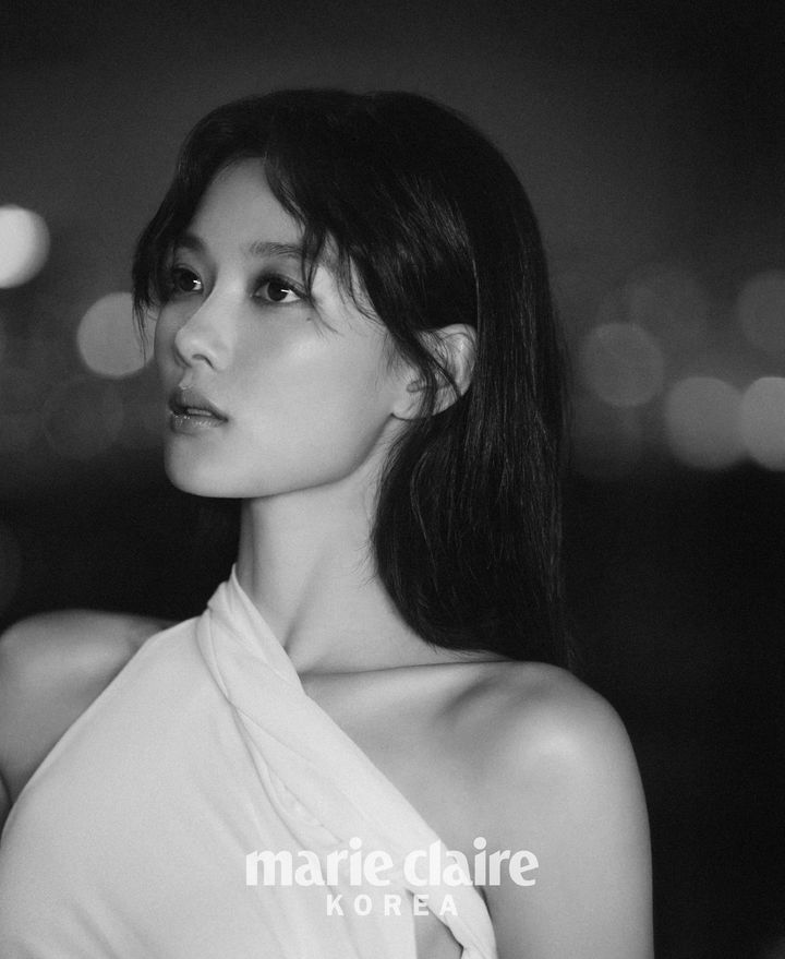 [서울=뉴시스] 30일 패션 매거진 '마리끌레르 코리아'는 김유정의 화보를 공개했다. (사진=마리끌레르 코리아 제공) 2025.10.30. photo@newsis.com *재판매 및 DB 금지