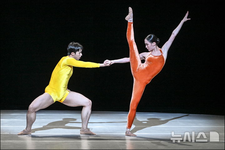  [서울=뉴시스]서울시발레단 '캄머 발레' 공연 장면. (사진=세종문화회관 제공)