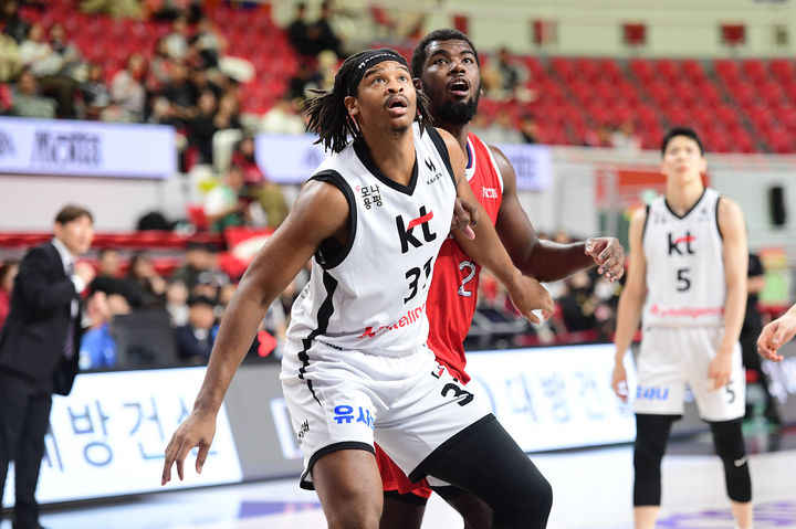 [서울=뉴시스] 프로농구 수원 KT의 아이재아 힉스. (사진=KBL 제공) *재판매 및 DB 금지