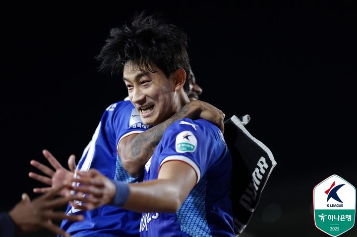 [서울=뉴시스]승격 노리는 K리그2 수원 삼성. (사진=한국프로축구연맹 제공)