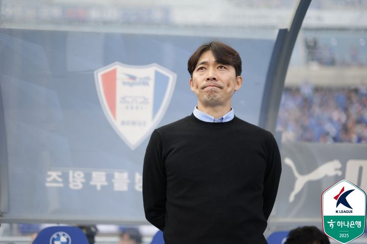 [서울=뉴시스]K리그2 수원 삼성 변성환 감독. (사진=한국프로축구연맹 제공)