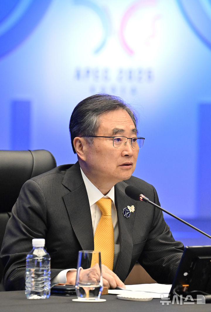 [경주=뉴시스] 청사사진기자단 = 조현 외교부 장관이 지난달 10월30일 오전 경북 경주시 소노캄 경주 그랜드볼룸에서 열린 2025 아시아태평양경제협력체(APEC) 외교통상합동각료회의 개회식에 참석해 개회사를 하고 있다. 2025.10.30. photo@newsis.com