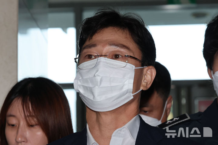 [서울=뉴시스] 권창회 기자 = 26일 법조계에 따르면 업무상 과실치사상, 군형법 위반 등 혐의를 받는 임 전 사단장은 지난 24일 서울중앙지법 형사합의22부(부장판사 조형우)에 보석을 청구했다. 사진은 지난해 10월 30일 순직해병 특검팀의 피의자 조사를 받기 위해 출석하는 임 전 사단장. 2026.03.26. kch0523@newsis.com