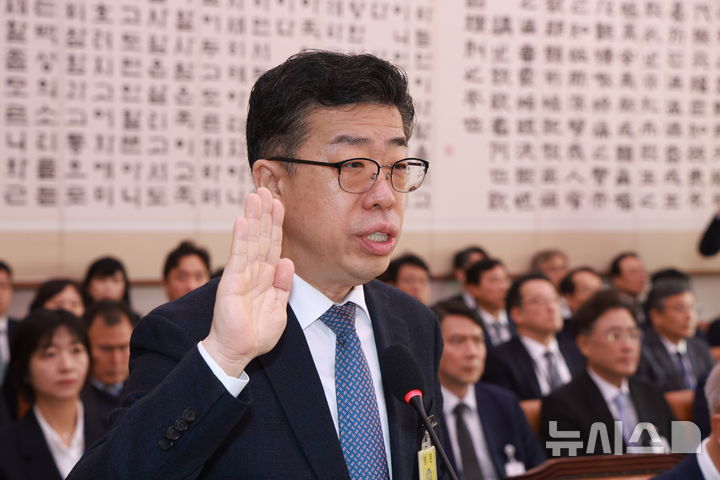 검찰, '수용공간 점검' 신용해 구속영장 반려…보완수사 요구