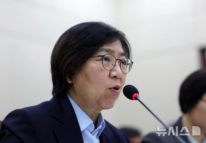 [서울=뉴시스] 김명년 기자 = 정은경 보건복지부 장관이 30일 오전 서울 여의도 국회 보건복지위원회에서 열린 보건복지부 등에 대한 종합감사에서 답변하고 있다. 2025.10.30. kmn@newsis.com