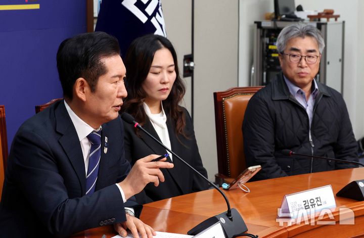 [서울=뉴시스] 조성봉 기자 = 장동혁 국민의힘 대표가 30일 서울 여의도 국회에서 열린 12.29 무안공항 제주항공여객기 참사 유가족협의회 대표단 면담에서 발언을 하고 있다. 2025.10.30. suncho21@newsis.com