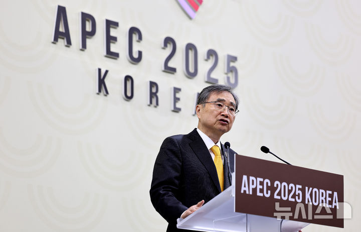 [경주=뉴시스] 이무열 기자 = 조현 외교부 장관이 30일 경주 국제미디어센터에서 APEC 합동각료회의(AMM) 기자회견에서 발언하고 있다. 2025.10.30. lmy@newsis.com