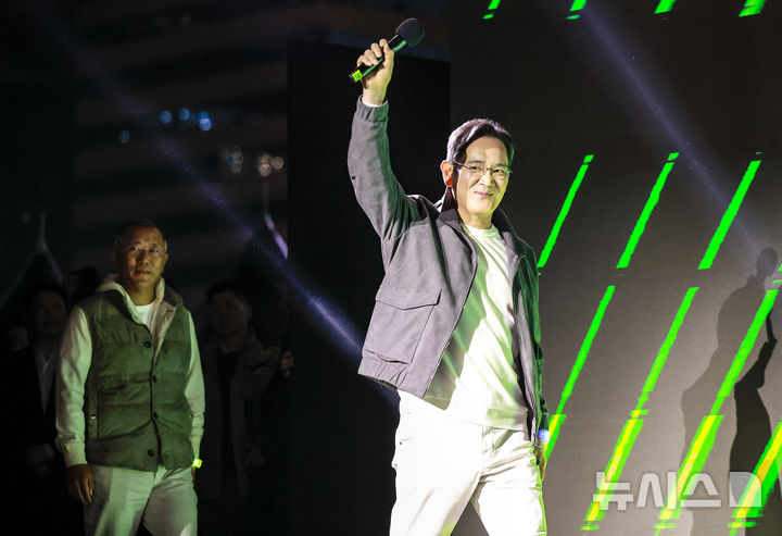 [서울=뉴시스] 정병혁 기자 = 이재용 삼성전자 회장이 30일 서울 강남구 코엑스에서 열린 엔비디아 지포스 게이머 페스티벌에 참석하고 있다. 2025.10.30. jhope@newsis.com