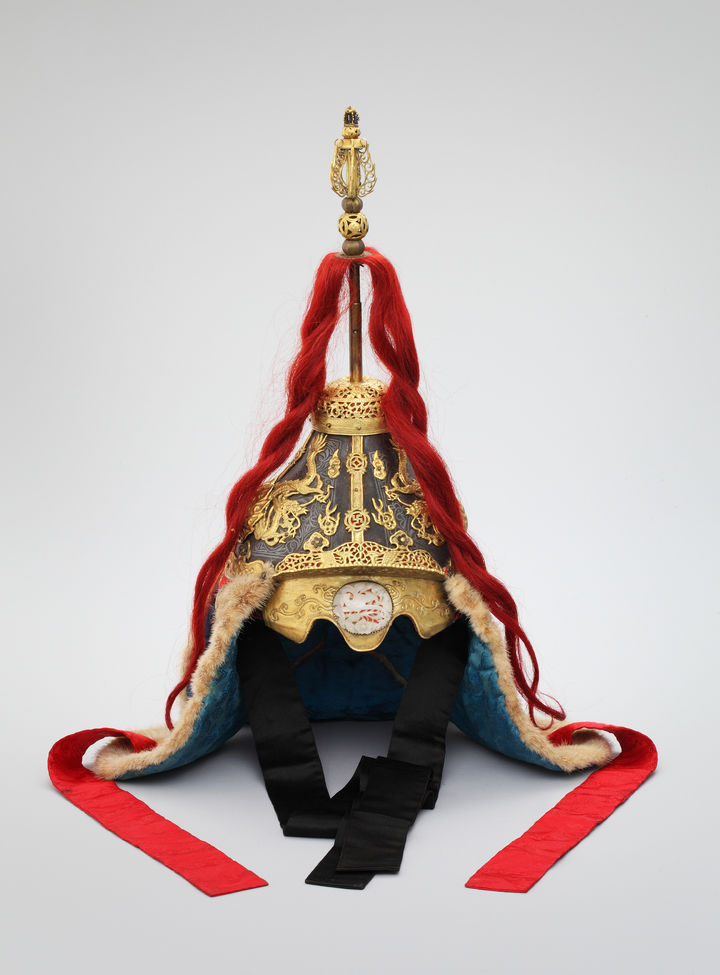 [서울=뉴시스] 온양민속박물관 소장 갑주(甲冑)와 갑주함(甲冑函) 중 투구 (사진=국가유산청 제공) 2025.10.31. photo@newsis.com *재판매 및 DB 금지