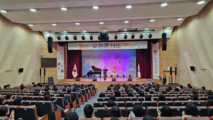 [세종=뉴시스] '세종예술온(ON)학교 온아카데미'. 뮤지컬 '김종욱 찾기' 오픈콘서트 모습. (사진=세종시교육청 제공) 2025.10.31. photo@newsis.com. *재판매 및 DB 금지