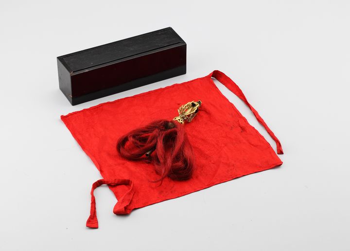 [서울=뉴시스] 온양민속박물관 소장 갑주와 갑주함(甲冑函) 중 간주함과 간주보자기 (사진=국가유산청 제공) 2025.10.31. photo@newsis.com *재판매 및 DB 금지