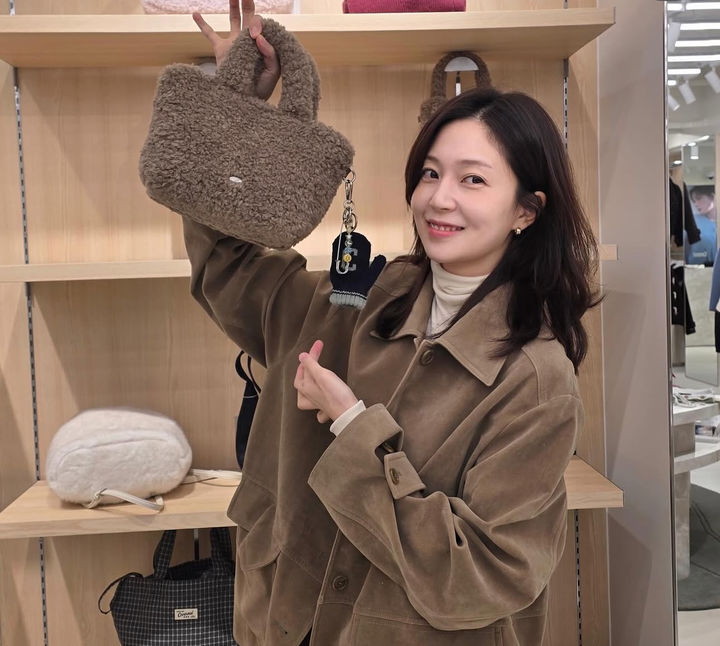 [서울=뉴시스] 배우 백진희. (사진=백진희 인스타그램 캡처) 2025.10.31. photo@newsis.com *재판매 및 DB 금지