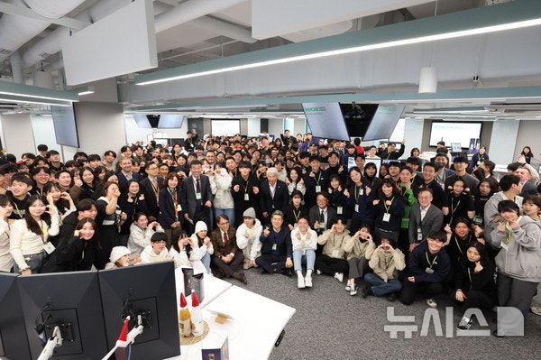 [포항=뉴시스] 송종욱 기자 = 지난 2023년 애플 디벨로퍼 아카데미 수료식. 2025.10.31. photo@newsis.com