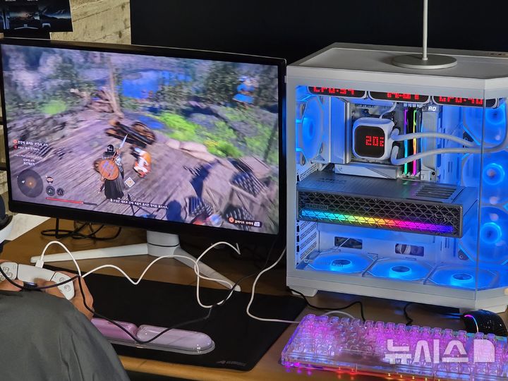 [서울=뉴시스]오동현 기자 = 펄어비스가 AMD와 함께 11월 1일까지 서울 홍익대학교 인근 'DRC 홍대'에서 신작 '붉은사막' 팝업스토어를 운영한다. 2025.10.31. odong85@newsis.com