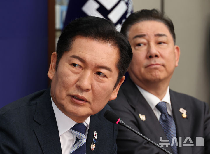 [서울=뉴시스] 김금보 기자 = 정청래 더불어민주당 대표가 31일 오전 서울 여의도 국회에서 열린 최고위원회의에서 발언을 하고 있다. 2025.10.31. kgb@newsis.com