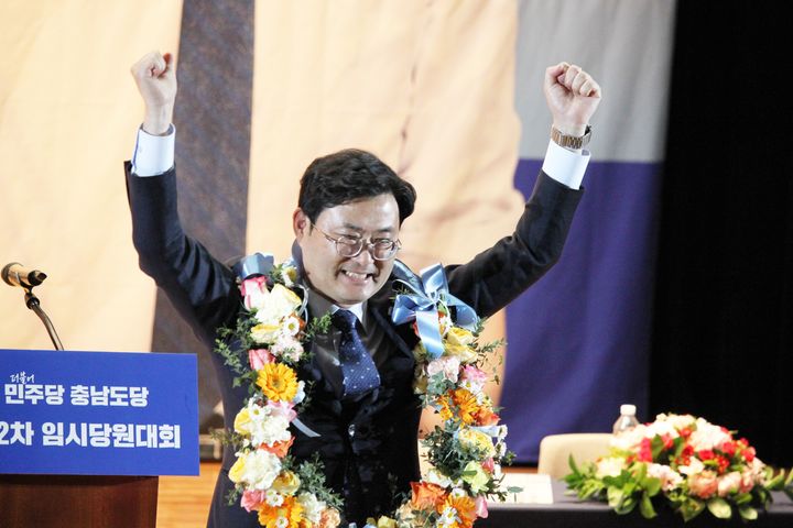 [천안=뉴시스] 최영민 기자=이정문 국회의원이 1일 충남 천안시 단국대학교 천안캠퍼스에서 열린 다불어민주당 충남도당 임시당원대회에서 도당위원장에 선출됐다. 2025.11.01 ymchoi@newsis.com *재판매 및 DB 금지