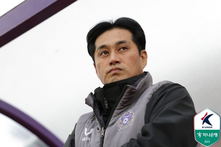 [서울=뉴시스]K리그1 안양 유병훈 감독. (사진=한국프로축구연맹 제공)