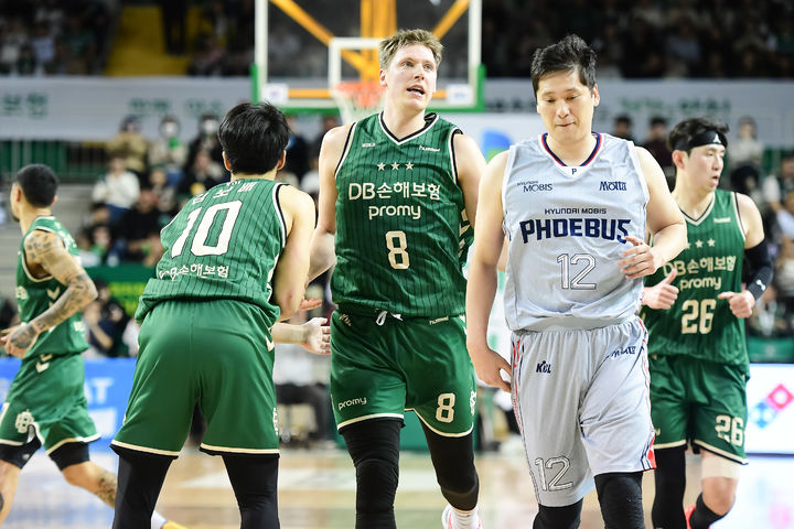 [서울=뉴시스] 프로농구 원주 DB의 헨리 엘런슨. (사진=KBL 제공) *재판매 및 DB 금지