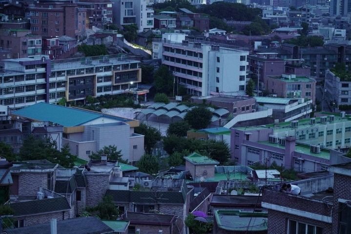 [서울=뉴시스] 산만한 시선. (사진 = 뮤지션 측 제공) 2025.11.02. photo@newsis.com *재판매 및 DB 금지