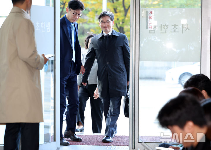 [서울=뉴시스] 조성우 기자 = 오동운 고위공직자범죄수사처(공수처) 처장이 1일 오전 서울 서초구 순직 해병 특별검사팀 사무실에서 피의자 소환 조사를 받기 위해 출석하고 있다. 2025.11.01. xconfind@newsis.com